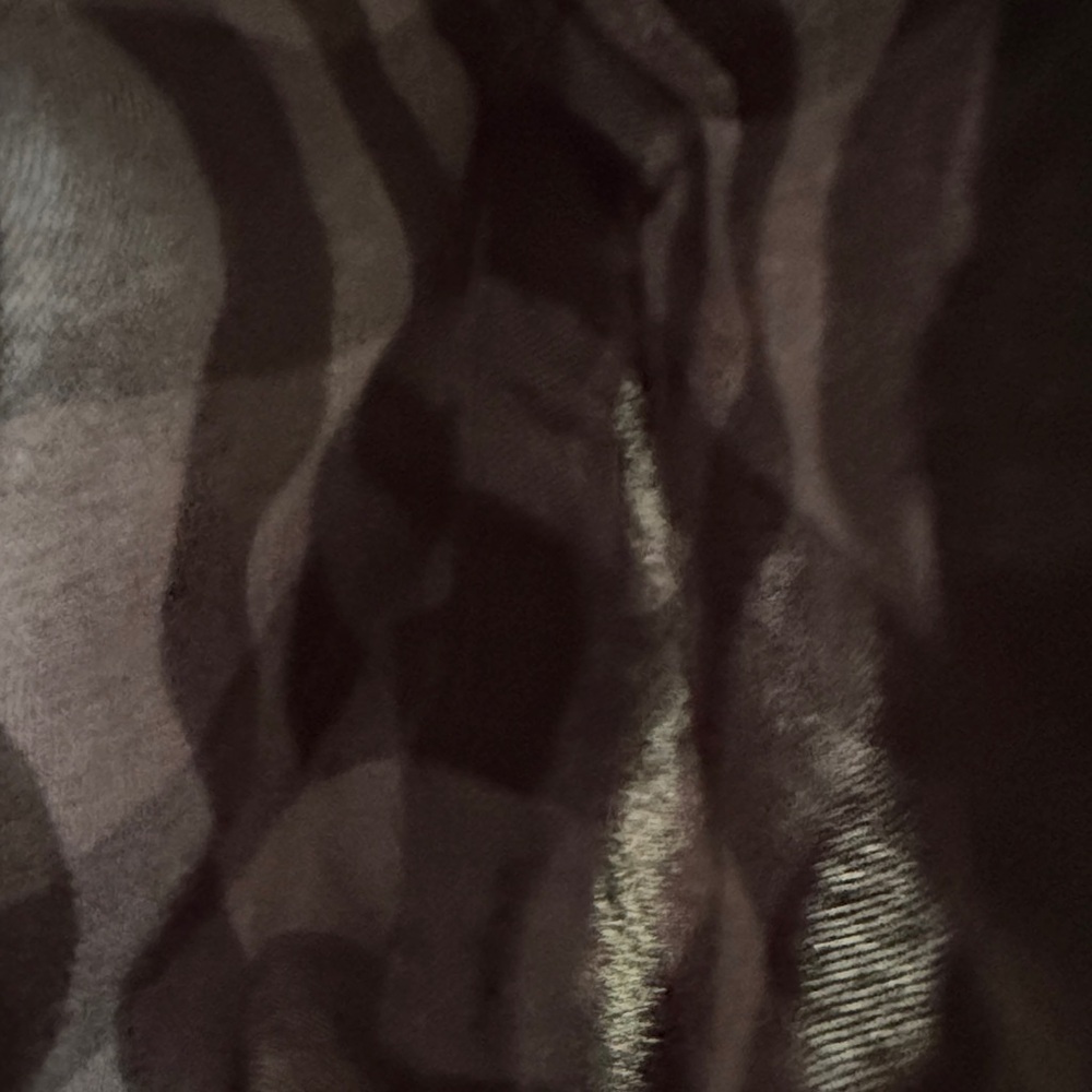 Torrid Black and Gray Plaid High-Low top size 2 x - Picture 7 of 7